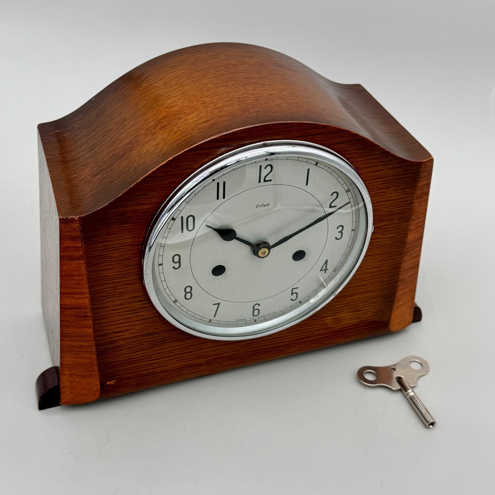 Smiths Enfield 8 Day Striking Mantel Clock Oak Case Made in England With Key
