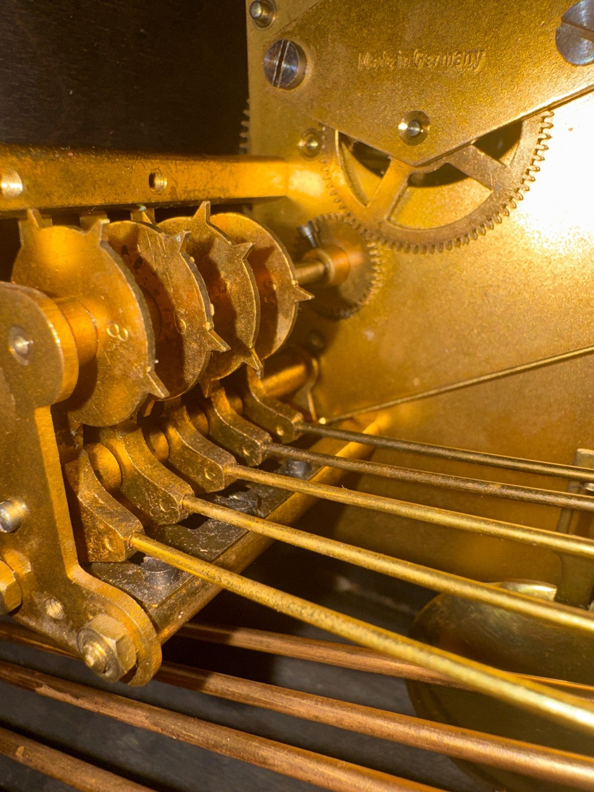 Mechanical Clock Servicing – Striking & Chiming – Full Strip-Down & Hand Cleanin
